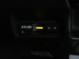 【ETC2.0車載器】料金所での決済だけでなく、渋滞などの道路情報と連動してさまざまなサービスを受けることができる、次世代型のETC車載器を装着しています!