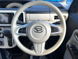 インテリアに合わせたデザインのステアリングは、運転される方のことも考え、運転しやすい形状、大きさです。是非一度、実際に触ってお確かめください。