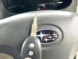 【キーレス】少し離れた場所からでもボタン一つでドアの開錠・施錠ができるのでとっても便利!ドアの鍵穴周りに傷をつけることもありません♪