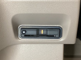 ハンドルの左下にETCがついています。高速道路の料金所の通過も楽々です。 カードの取り出しもしやすい場所についています。