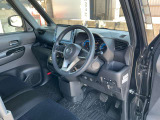 快適に運転できるドライブポジション!運転席シートリフターとシートスライドで、無理のない運転姿勢がとれます。