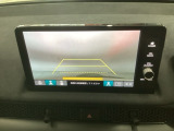 【バックカメラ】運転が苦手な方も車庫入れラクラクです!ギアをリバースに入れれば自動的に切り換わりますので、面倒な操作は不要です♪狭い駐車場もお車を傷つけず安心ですね!