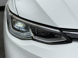LEDマトリックスヘッドライト「IQ.LIGHT」。対向車や先行車を検知し、LEDを個別制御。まぶしさを抑えながら、夜間の視界をしっかり確保。