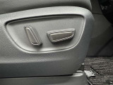 パワーシート搭載。微妙な調整が手軽にでき、最適なポジションで運転することが可能です。