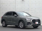 デザイン・ボディカラーが都会的な建物にも非常に良く映えます。クール・知的。Audiの持つ「品の良さ」が伝わってきます。