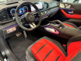 メルセデスのシートは、少し硬めに出来ておりますので、長時間の運転でも疲れにくく、安全にドライビングをお楽しみ頂けます