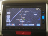 純正エントリーインターナビ(VXM-164CSi)&バックカメラが装備されているので、普段の使い勝手もロングドライブも快適です。