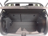 荷室は荷物を隠せるトノカバー付!充分な荷室の広さです!