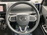 インテリアに合わせたデザインのステアリングは、運転される方のことも考え、運転しやすい形状、大きさです。是非一度、実際に触ってお確かめください。