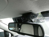 もしもの時に映像を記録する日産純正前車内ドライブレコーダーが備わっています。