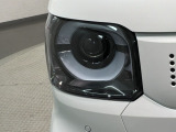 LEDヘッドライトは、点灯の瞬間から最大光量を発揮し、突然暗くなるトンネルなどでの安定感を高めます。