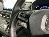 ステアリングにオーディオ操作スイッチが付いています。オーディオ画面に直接タッチしなくても操作が出来ますので、運転に集中できます。