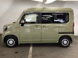 スライドドアなら狭い駐車場でもドアをぶつける心配がありません。ステップが低く乗り降りもしやすいです。