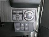 便利な両側パワースライドドア。降車時に運転席のスイッチを押して予約すれば、電子キーを持って近づくだけでドアが自動で開く「ウェルカムオープン機能」も使用できます!