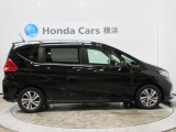 全長426cm、幅169cm、高さ171cmのお車になります。