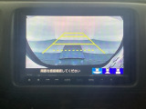 バックでの車庫入れも安心です!リアカメラが付いているバックモニター付のナビを装備しております。操作線もついており距離感も画面から確認できます。