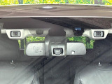 【アイサイトVer3】前方の車両等を検知し、衝突しそうな時は警報で注意を促し、ブレーキを踏む力をサポート。ブレーキを踏めなかった場合は衝突被害軽減ブレーキが作動、衝突回避をサポートします。