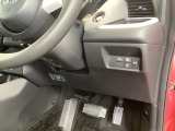 左側に高速で便利なETCがあり、横滑りを防ぐVSAなどのスイッチは、運転席の右側、手の届きやすい位置にあります。
