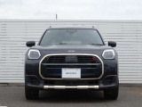 ご納車前には、MINIを熟知したメカニックによる100項目の点検・整備を行います。不具合箇所、交換時期に達している部品に関しましては、全て当社負担で交換してからのご納車となります。