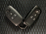 電子カードキーを携帯していれば、ドアハンドルやバックドアのリクエストスイッチを押すだけでドアの施錠・解錠が出来ます♪もちろん 遠隔操作も可能です!盗難防止のイモビライザー機能装備ですよ ☆