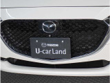 【フロントレーダーセンサー】フロントレーダーセンサーから送信される電波が前方車や障害物に反射し、もどってきた電波を検知することで制御しています。