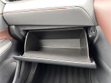 【グローブボックス】大容量のグローブボックスです!!車検証ケース他、日頃使う小物類の収納スペースもたくさんあります!
