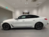 BMWではロングホイールベースの採用をしており、すべての車種に適用され、走行中の安定感の向上されております。また室内空間の広さにも貢献しております。
