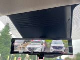 スマートルームミラーになっています 8人乗車時でも後方確認ができます