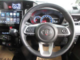 運転が楽しくなる明るく開放的な運転席まわりです。