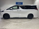 サイドビューもスポーティーでカッコいいです!人も荷物もたくさん乗って使い勝手がいいですよ♪