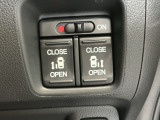 狭い所でも乗り降り楽々な両側電動スライドドアです!簡単にドアの開閉が出来る為女性やお年寄りにも優しく、荷物で手が塞がった時なども大変便利です!