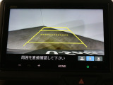 リアカメラ付きで後退時も安心です。