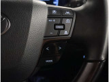 ハンドルから手を放さずに操作出来ますので、安全運転にもつながりますね