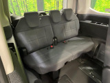 床下収納式のサードシートです。座席部分をコンパクトに収納でき、広大な荷室スペースとしてお使いいただけます!乗車人数や荷物の量など利用シーンに合わせて3列目を有効活用でき、とっても便利♪