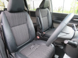 前席の画像です。是非運転席に座っていただき視界等をご確認ください。