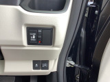 片側パワースライドドア仕様です。運転席にて操作が可能です。