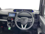 運転席まわりです。 各操作スイッチは使いやすい位置に配置されてます。