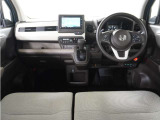 ◆視界広々で非常に運転しやすくロングドライブでも疲れを感じさせないすっきりとまとまったインパネ周りです。