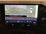 レクサスのお車はすべてバックモニターを標準装備。駐車時のご不安を解消する、パノラミックビューモニターも装備しています。