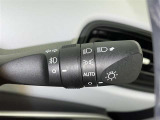 【オートライト】車外の明るさに応じて自動的にライトの点灯・消灯をしてくれます