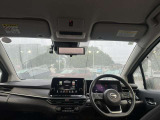 視界広々で運転しやすいインパネ