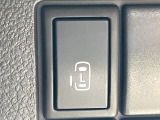 【パワースライドドア】スマートキーや運転席のスイッチでスライドドアの開閉が可能♪電動だから力を入れてドアを開ける必要が無く、小さいお子様でも、重い荷物を持っている時もラクに開け閉めできます♪