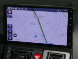 【10インチ純正ナビ】純正ナビを装備。タッチパネル式で使いやすく、詳細地図により目的地をピンポイントで設定できます。初めての道でも迷いにくく、ロングドライブも快適ですよ♪