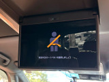 【13.2型有機ELフリップダウン】三列目からでも迫力のエンタメが観れる大画面フリップダウン。有機ELのモニターでは、一般的なフリップダウンよりも高コントラストでキレイな映像を楽しめます。