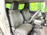 運転席まわりには十分なスペースがあり、大柄な方でもゆったり運転していただける環境です。