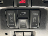 【両側パワースライドドア】スマートキーや運転席のスイッチで後席両側スライドドアの開閉が可能♪電動だから力を入れてドアを開ける必要が無く、小さなお子様でも簡単に開け閉めでき快適です♪
