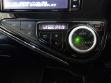 オートエアコンです。車内を設定温度に保ち、快適空間をキープします。