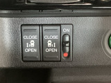 【両側パワースライドドア】両側がパワースライドドアになっており、運転席のスイッチやスマートキーでも開閉が可能です!開口部も広いので乗り降りも楽々♪