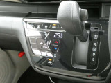 キビキビとした走りと優れた燃費を両立した、日産自慢のCVTは操作のし易いインパネシフトを採用しております♪