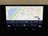 G-Link契約でご利用いただけるセンター通信型のナビ機能「コネクティッドナビ」を装備。従来のナビゲーションよりもリアルタイムな情報提供を可能にしました。